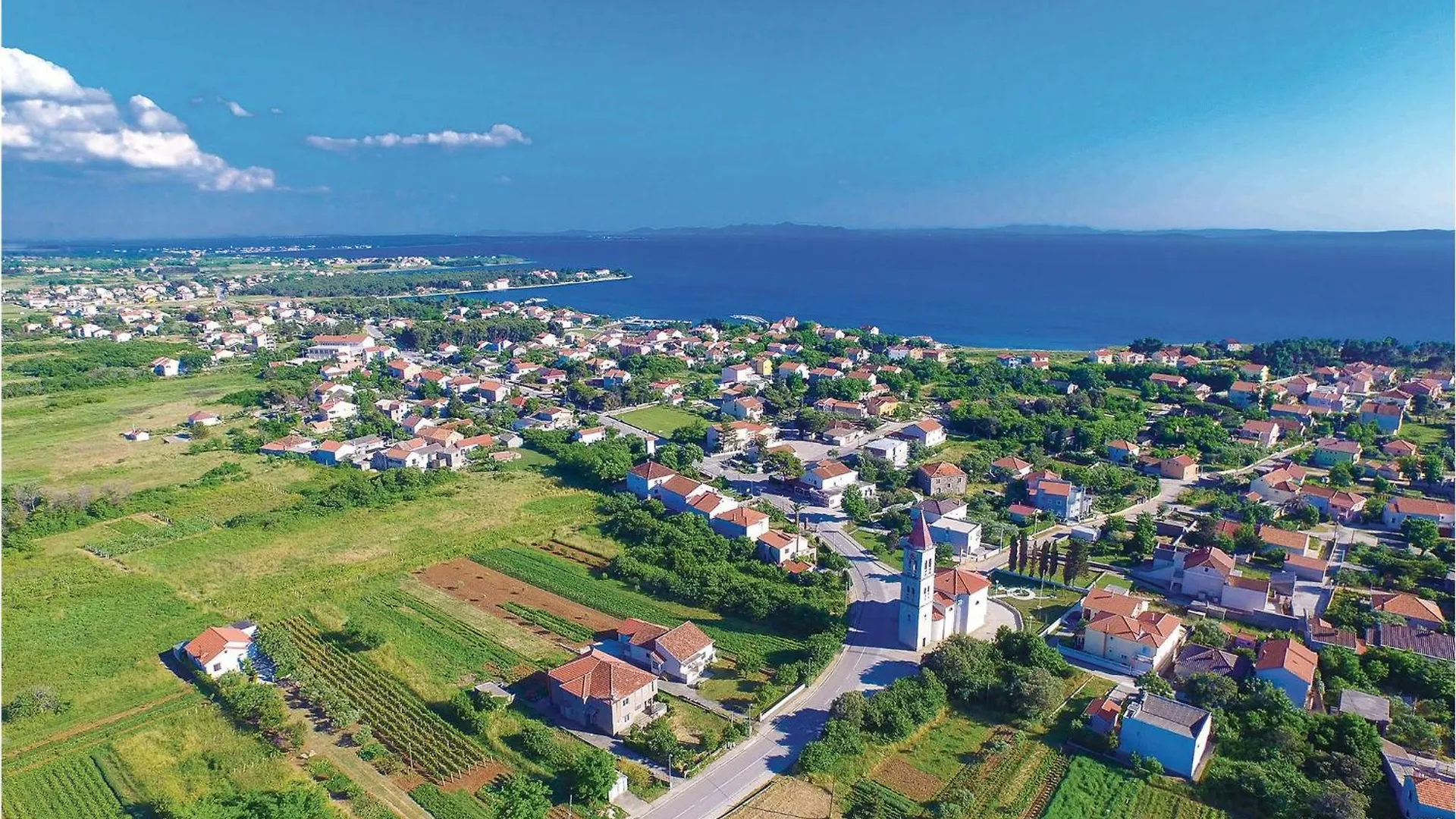 Lovely Home In Privlaka With Jacuzzi Croácia